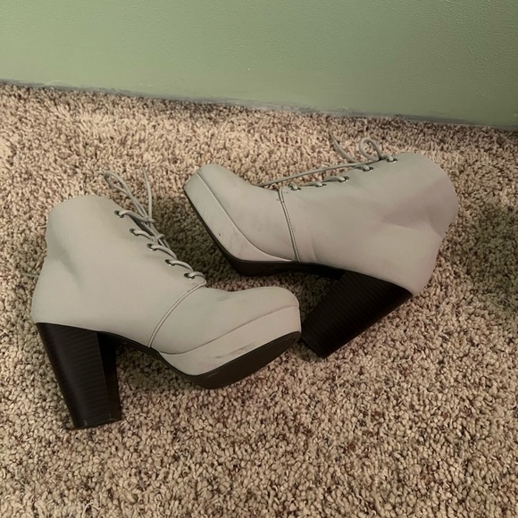 🐦 Light Grey Laceup Ankle Boots - Picture 4 of 8
